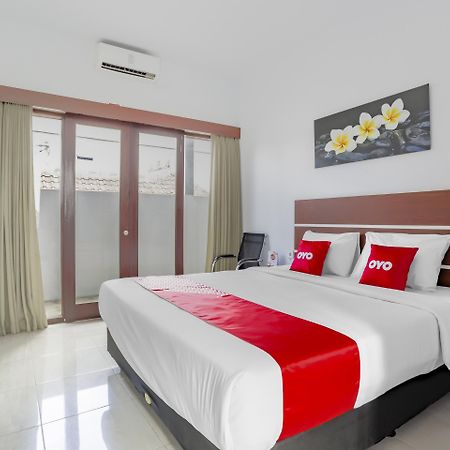 Oyo 3852 Valomia Guest House Denpasar Esterno foto